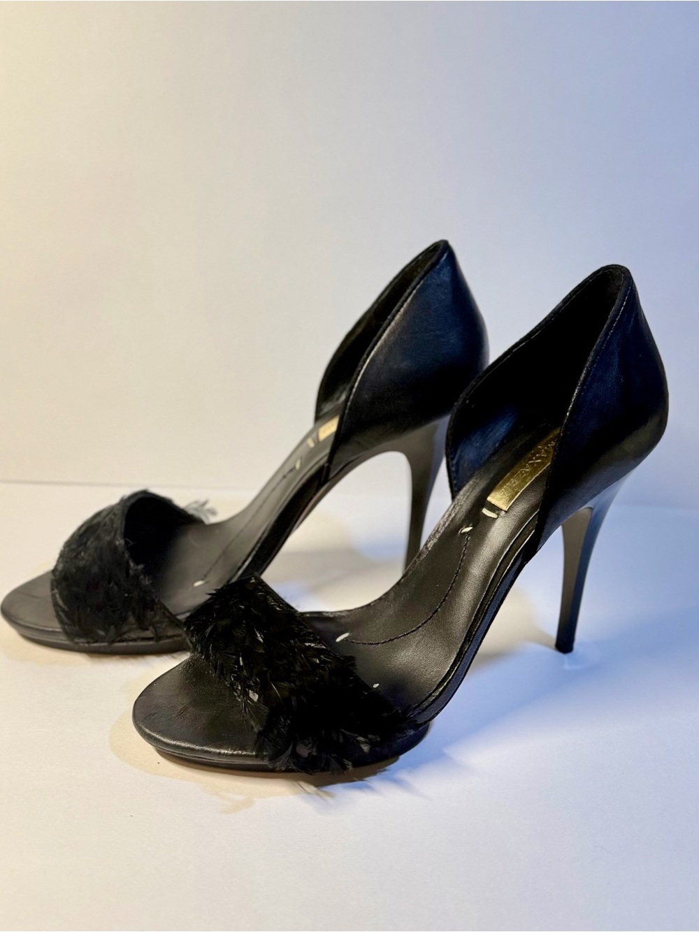 BCBG Max Azria MA-DIVINA Black Feather D’Orsay Heels Women’s Gently Worn Once